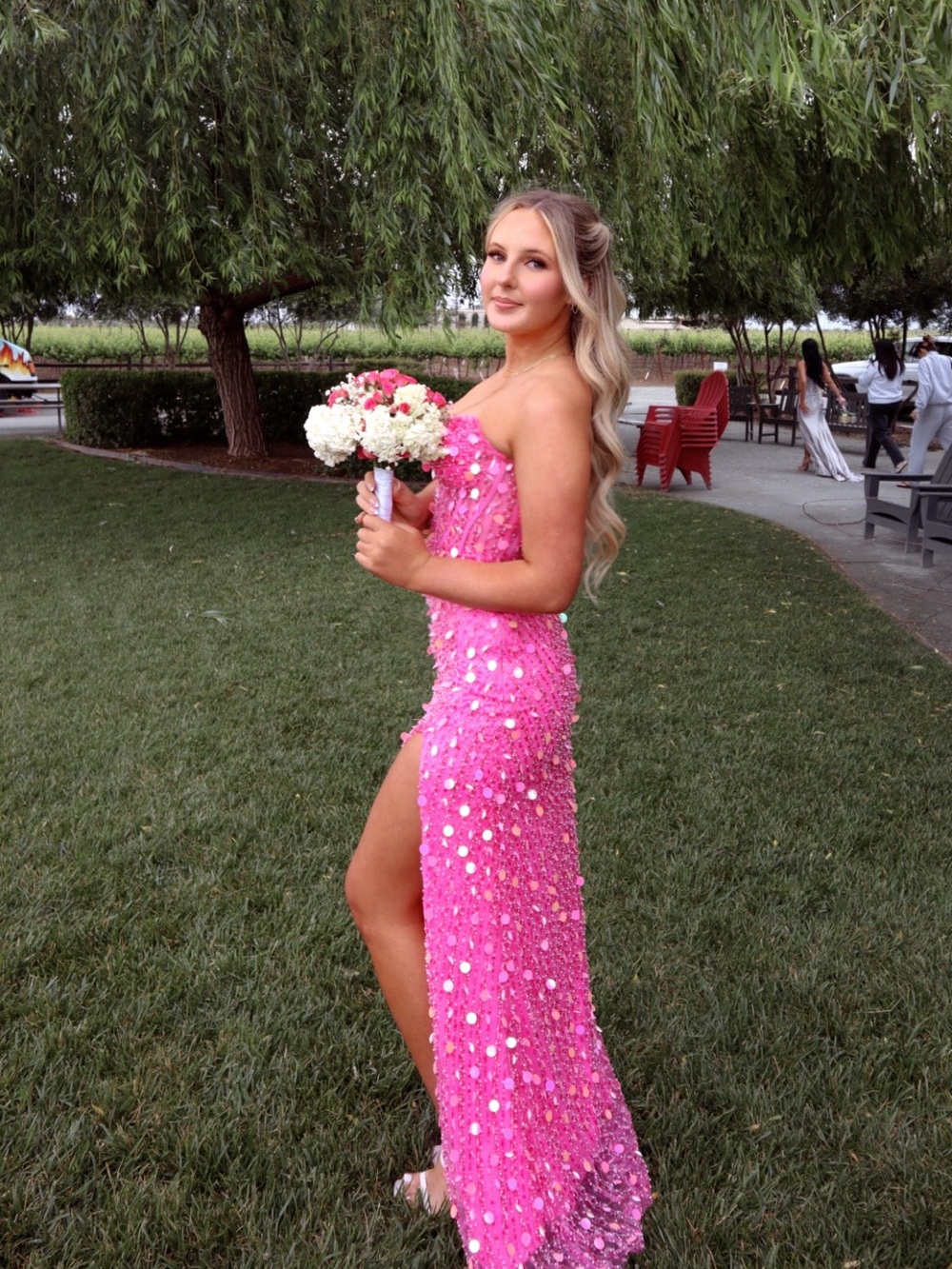 Pink strapless prom dress
Good condition only worn the one time